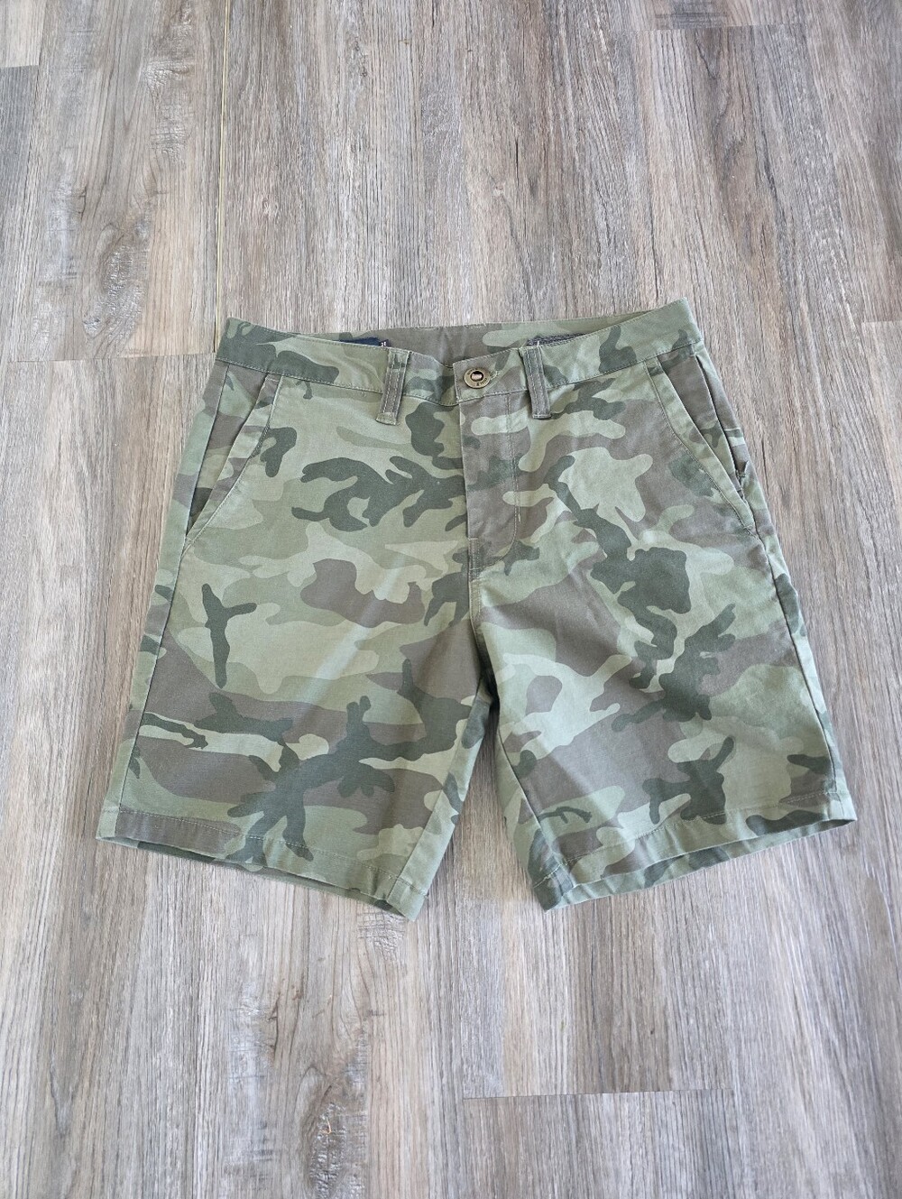 Roark Men's Camo Flat Front Shorts  Size 30